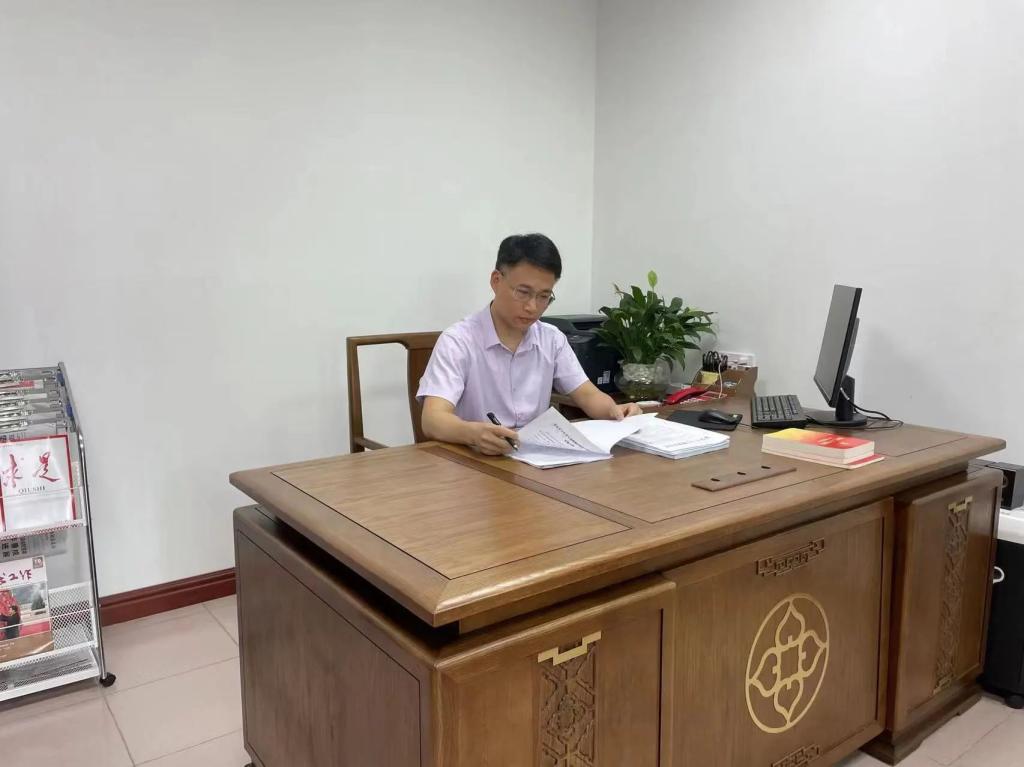 大江在线校友许云获评第六届  广东省“人民满意的公务员”称号